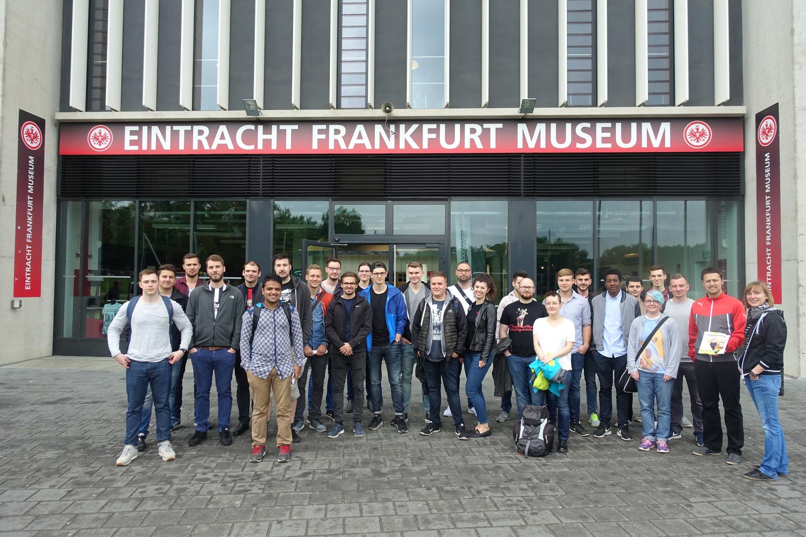 Studierende der Hochschule Darmstadt besuchen mit der IG Metall die Eintracht Frankfurt IG Metall Darmstadt